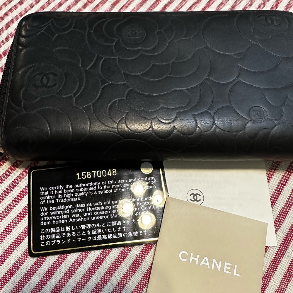 CHANEL Black Quilted Camellia Zip-Around Leather Wallet with Gold CC - Picture 12 of 12